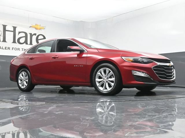 Used 2025 Chevrolet Malibu LT FWD image 2