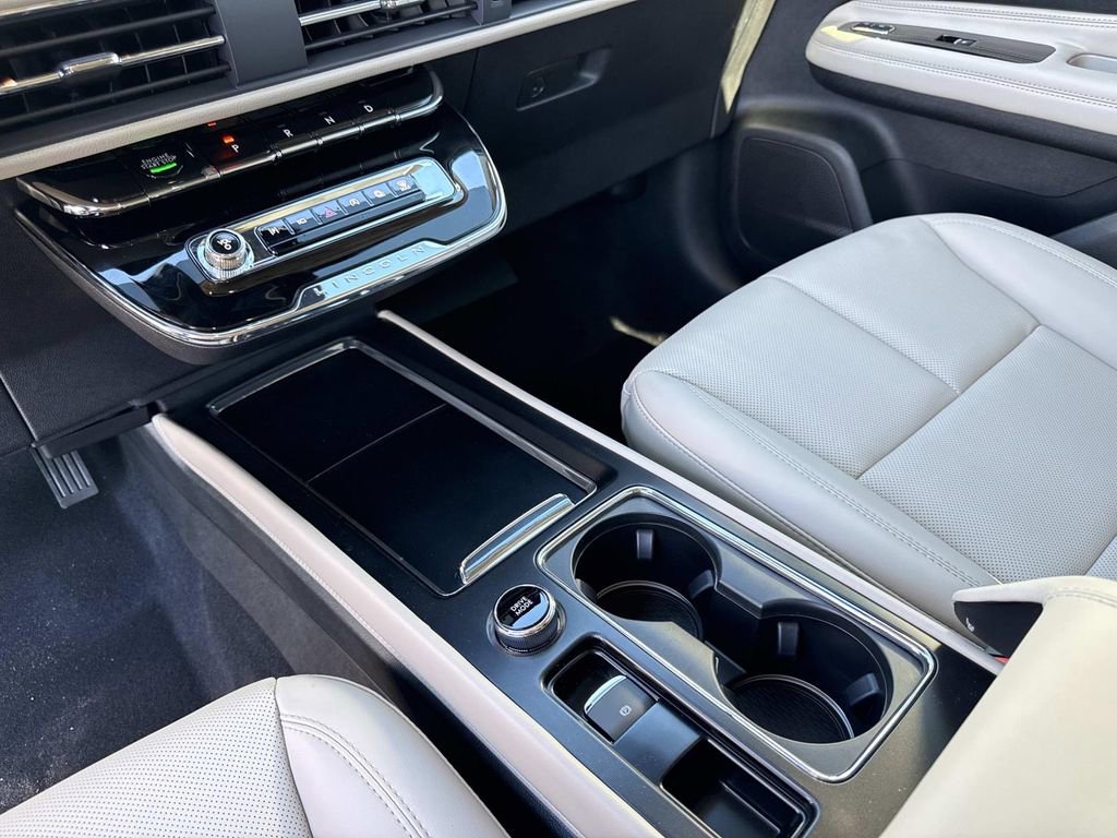 New 2026 Lincoln Corsair Premiere image 25