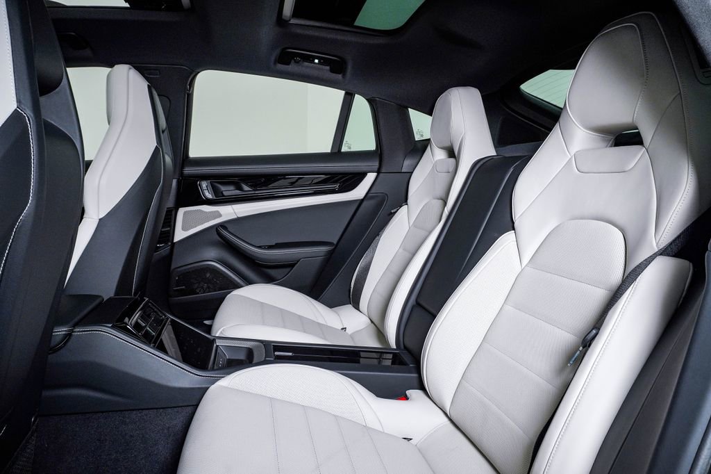 Certified 2025 Porsche Panamera 4 AWD/4WD image 18
