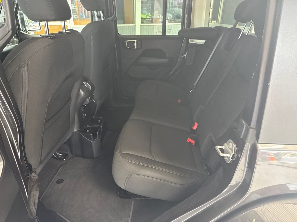 Used 2020 Jeep Wrangler Unlimited Sahara AWD/4WD image 17