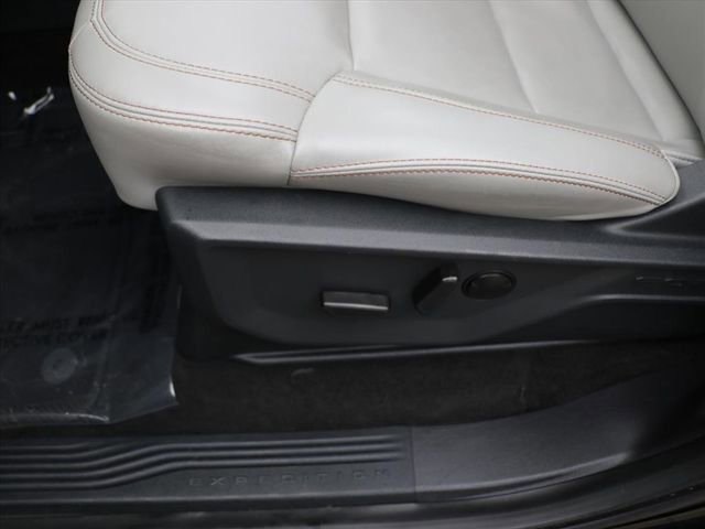 Used 2025 Ford Expedition Active image 19