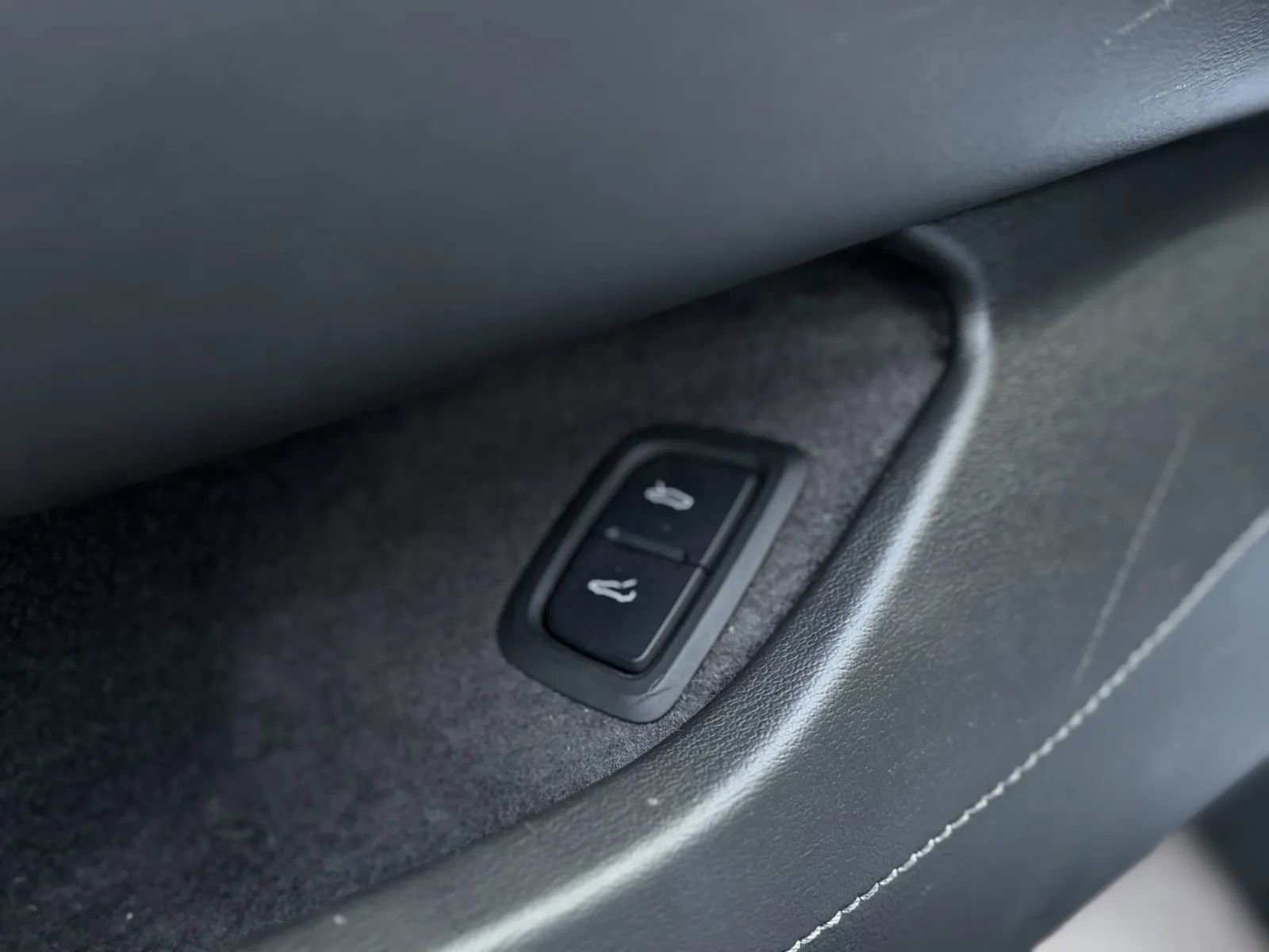 Used 2023 Chevrolet Corvette Stingray w/ Z51 Performance Package image 27