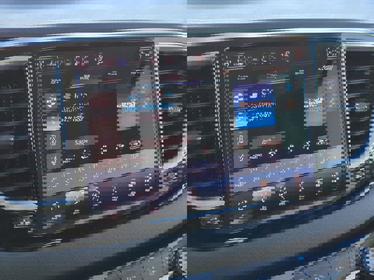 Used 2024 Chrysler Pacifica Touring-L image 20