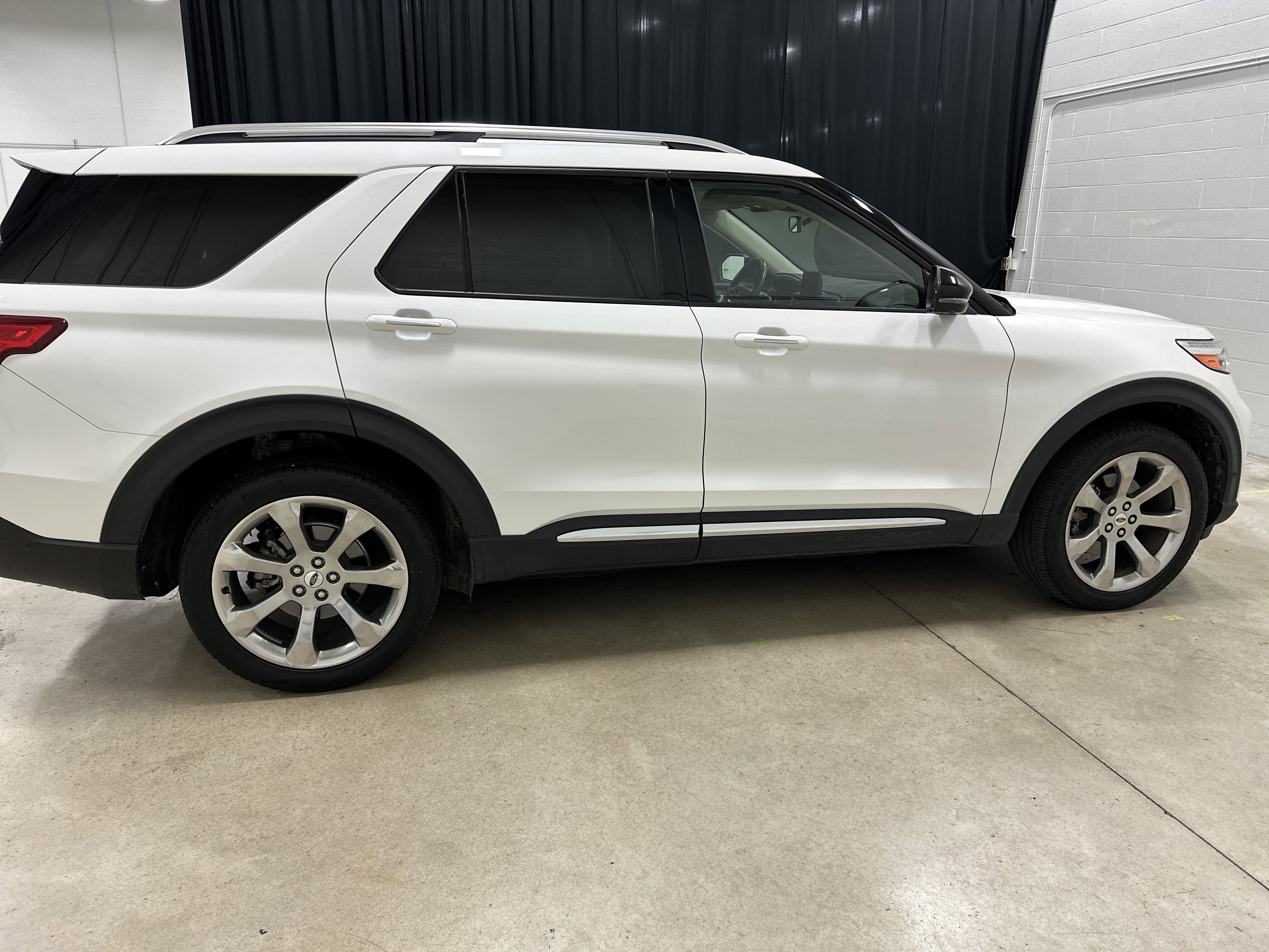 Used 2020 Ford Explorer Platinum w/ Premium Technology Package image 11