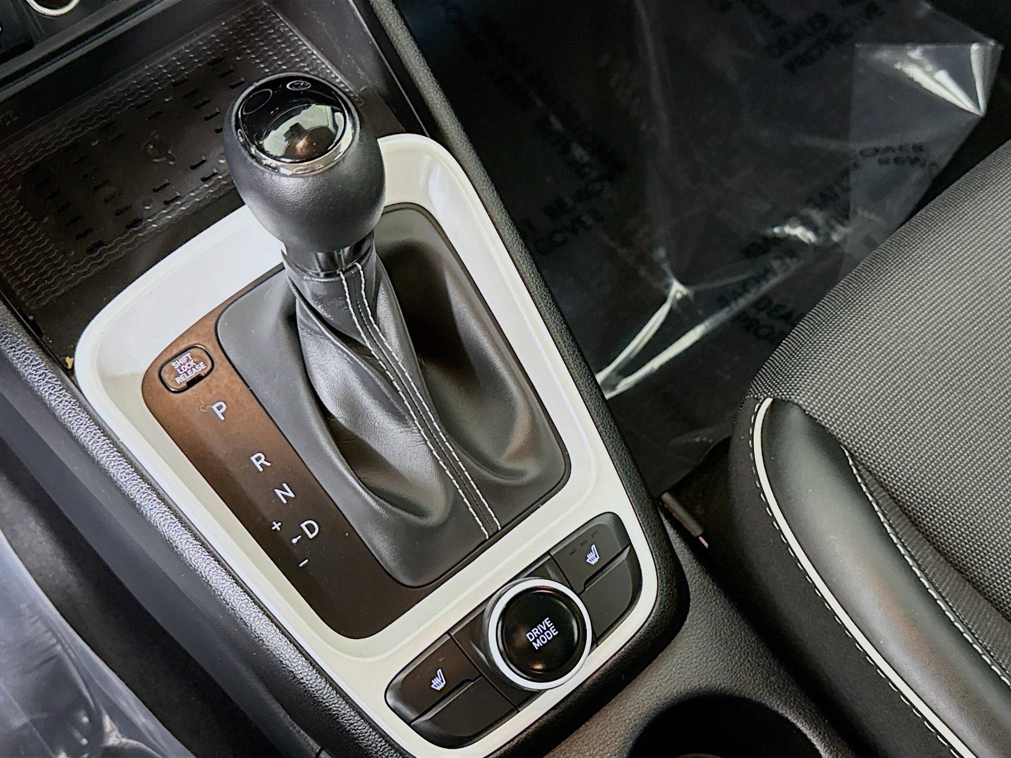 Used 2024 Hyundai Venue Limited image 18