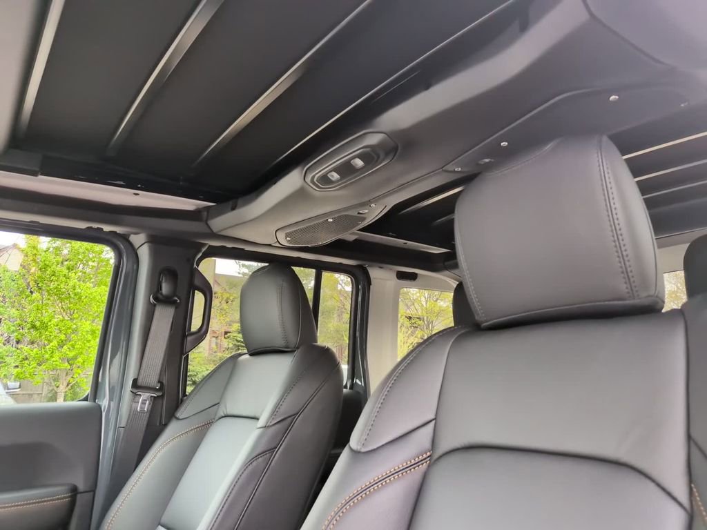 New 2026 Jeep Wrangler Unlimited Sahara AWD/4WD image 25