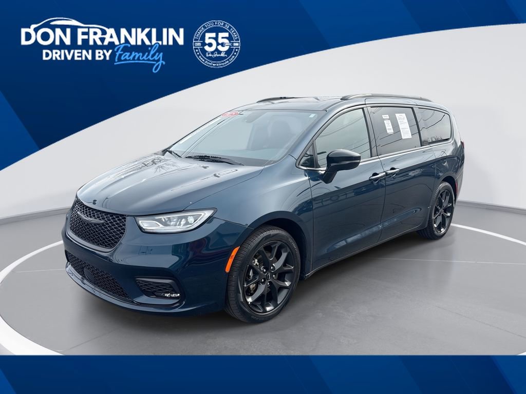 Used 2025 Chrysler Pacifica Limited FWD image 1