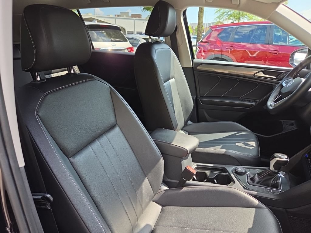 Used 2022 Volkswagen Tiguan SE AWD/4WD image 43