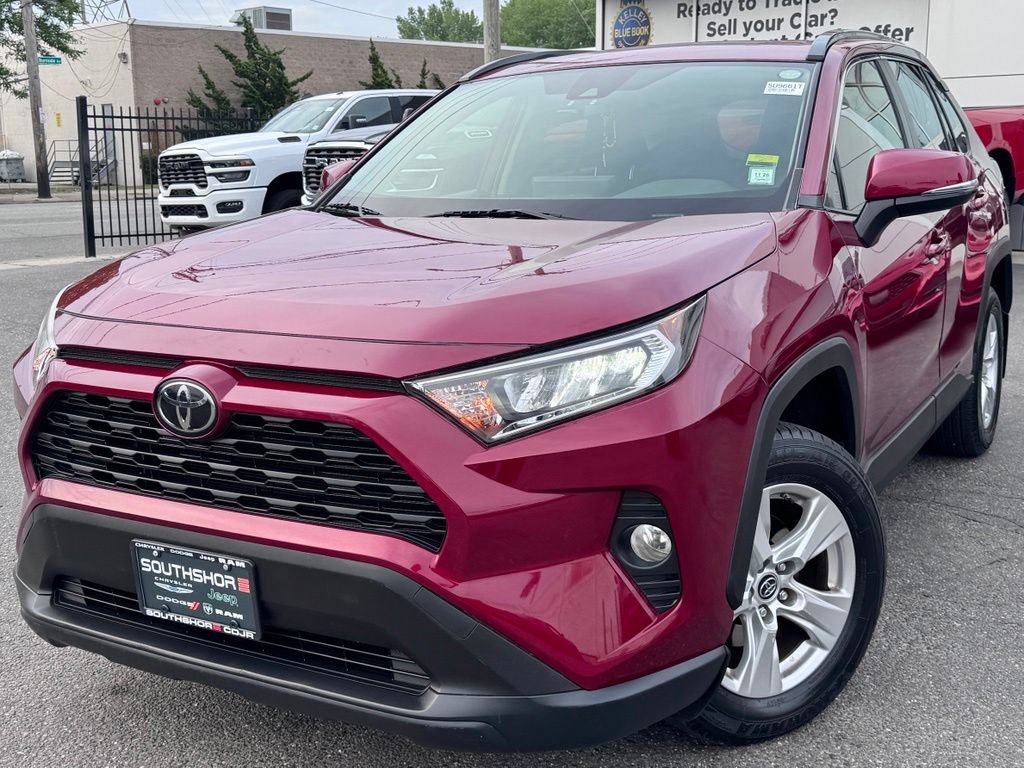 Used 2019 Toyota RAV4 XLE AWD/4WD image 3