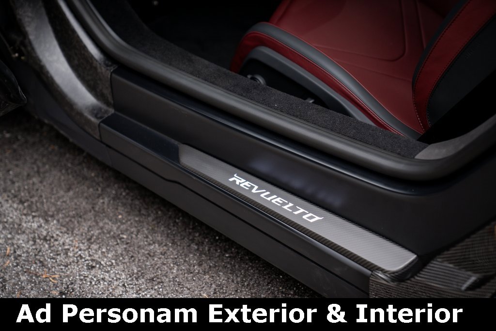 Used 2025 Lamborghini Revuelto Base image 13