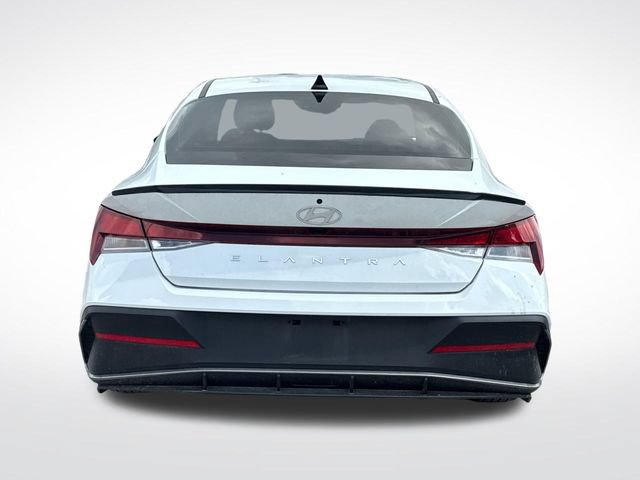 Used 2025 Hyundai Elantra Sport FWD image 4