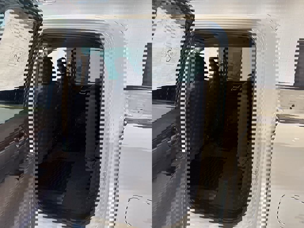 New 2026 GMC Sierra 1500 SLE image 18