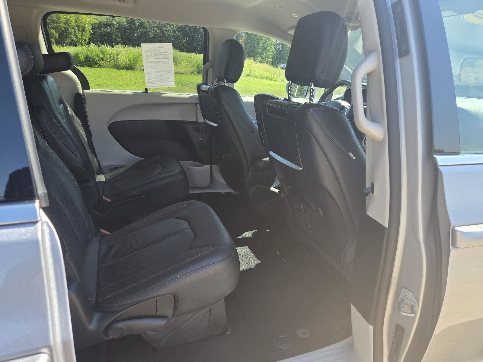 Used 2019 Chrysler Pacifica Touring-L Plus w/ Tire & Wheel Group FWD image 27