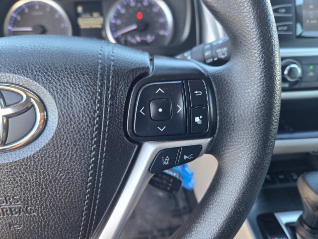 Used 2019 Toyota Highlander LE AWD/4WD image 19