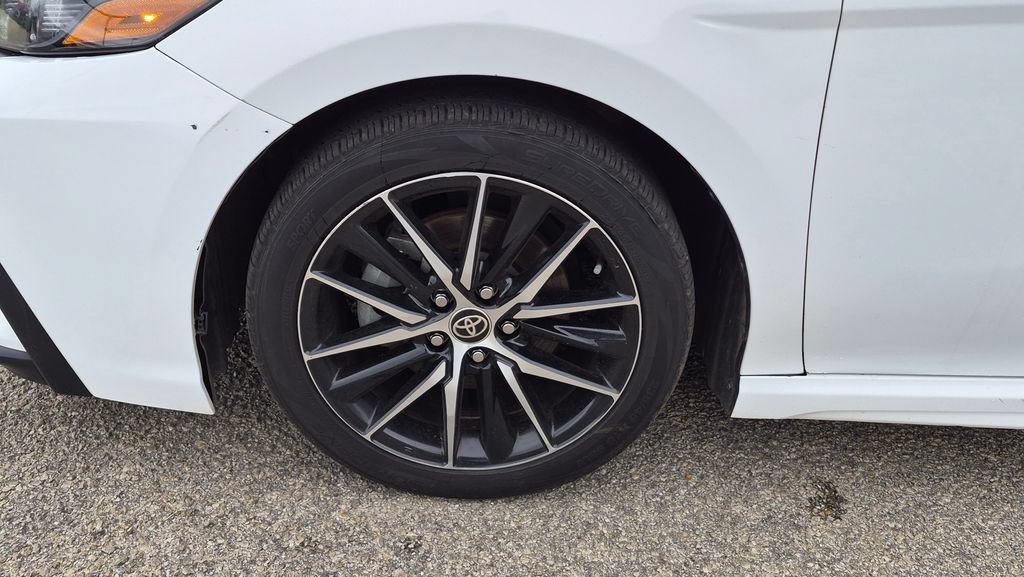 Used 2022 Toyota Camry SE w/ Cold Weather Package FWD image 7