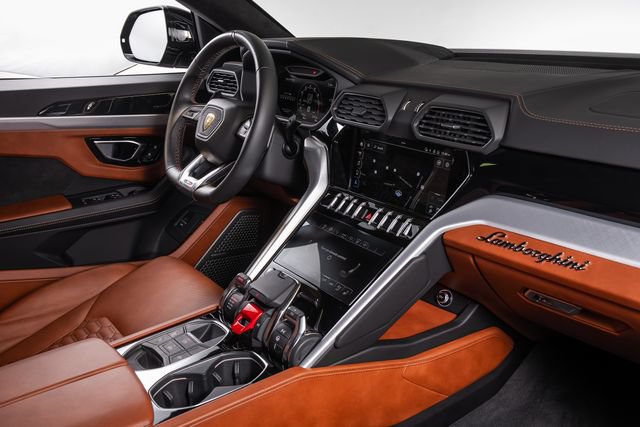 Used 2022 Lamborghini Urus AWD/4WD image 54