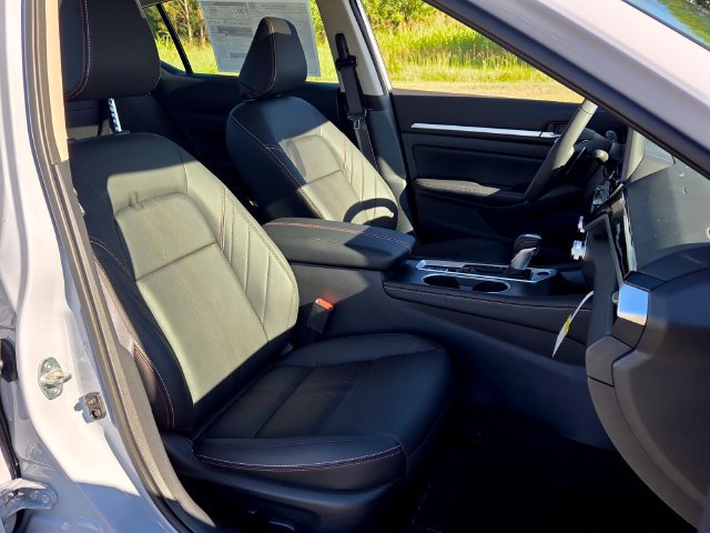 New 2026 Nissan Altima 2.5 SR w/ SR Premium Package FWD image 17
