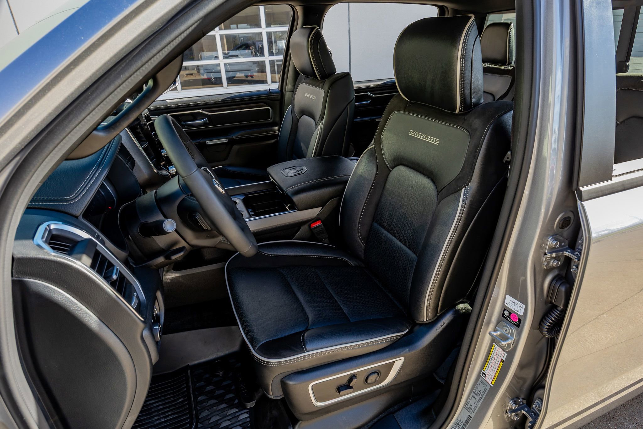 Used 2025 RAM 1500 Laramie w/ Night Edition image 16