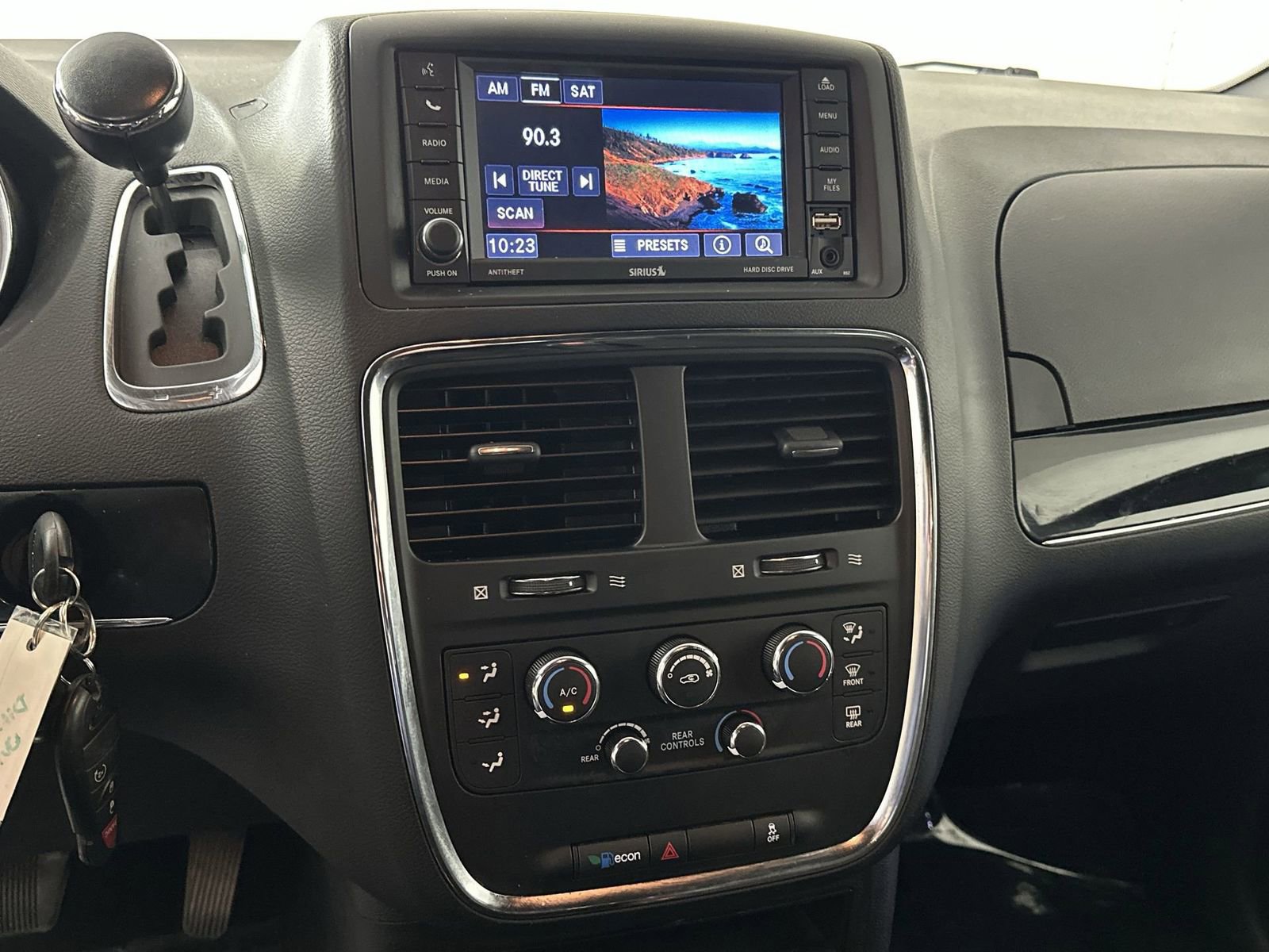 Used 2020 Dodge Grand Caravan SE image 25