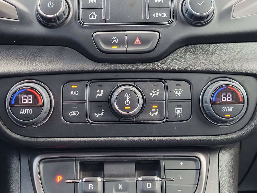 Used 2023 GMC Terrain AT4 image 9