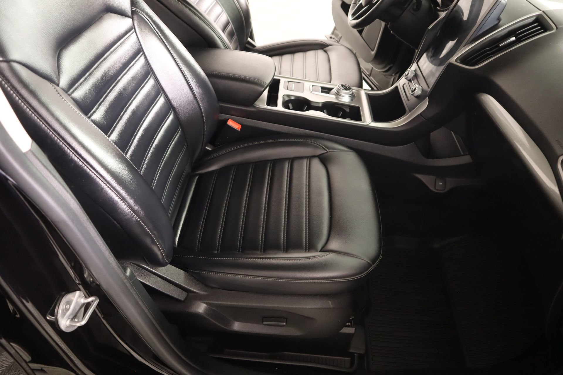 Used 2023 Ford Edge SEL w/ Convenience Package image 13