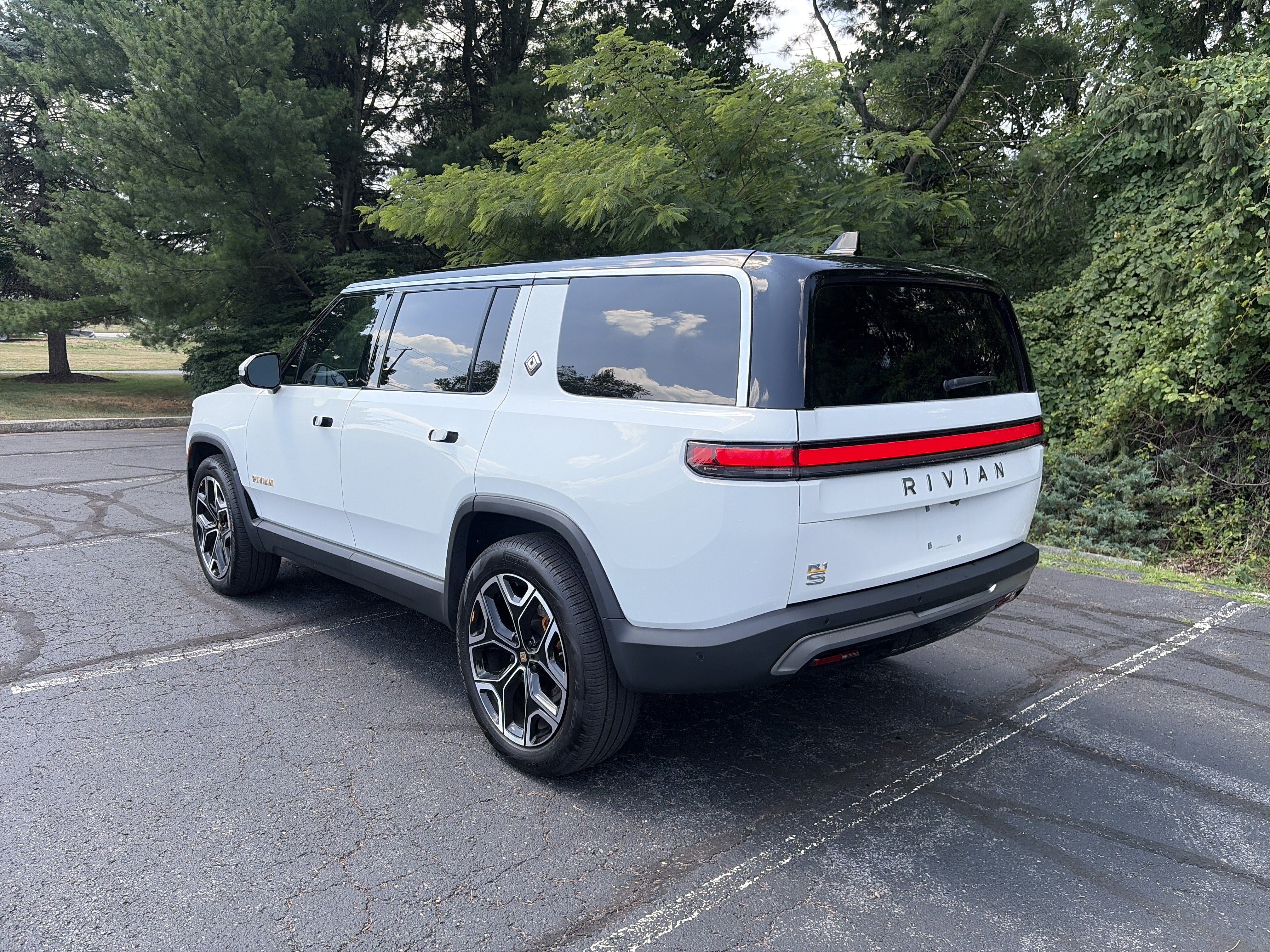 Used 2022 Rivian R1S Launch Edition AWD/4WD image 7