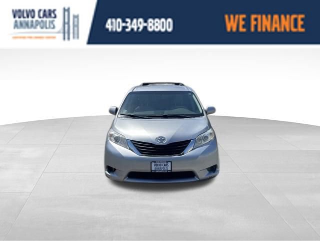 Used 2011 Toyota Sienna LE w/ Towing Pkg FWD image 3