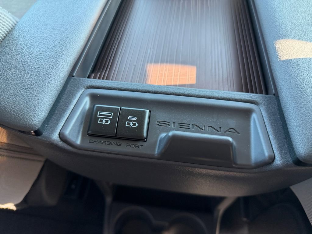 Used 2024 Toyota Sienna LE image 16