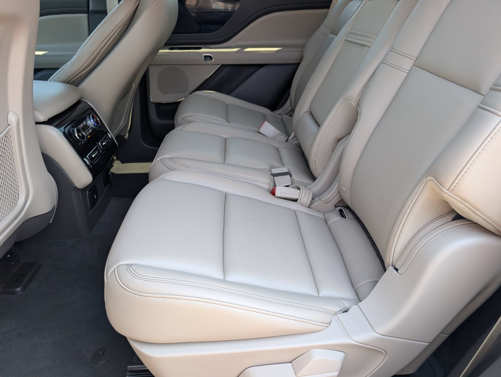 Used 2023 Lincoln Aviator 2WD image 15