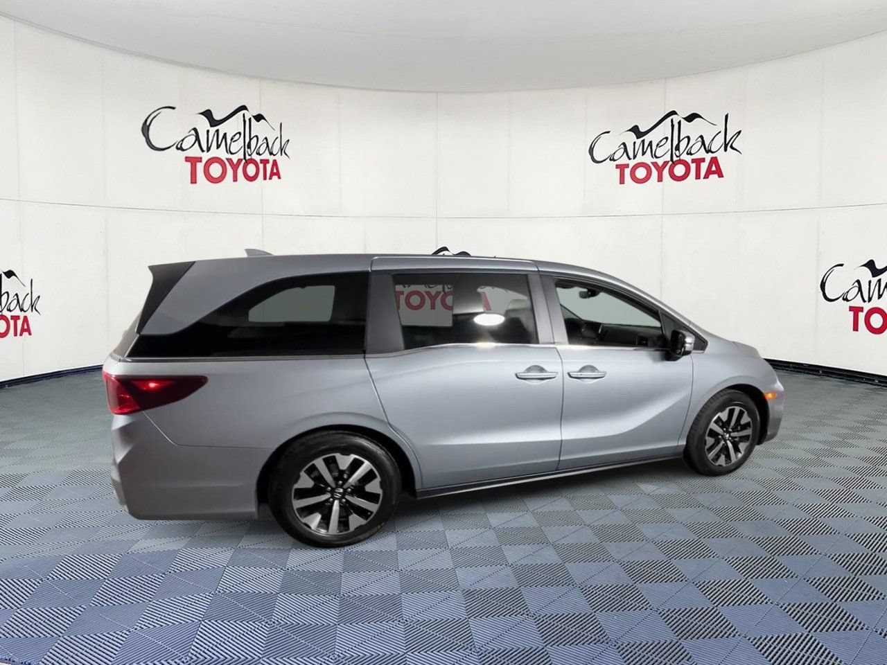 Used 2025 Honda Odyssey EX-L image 3