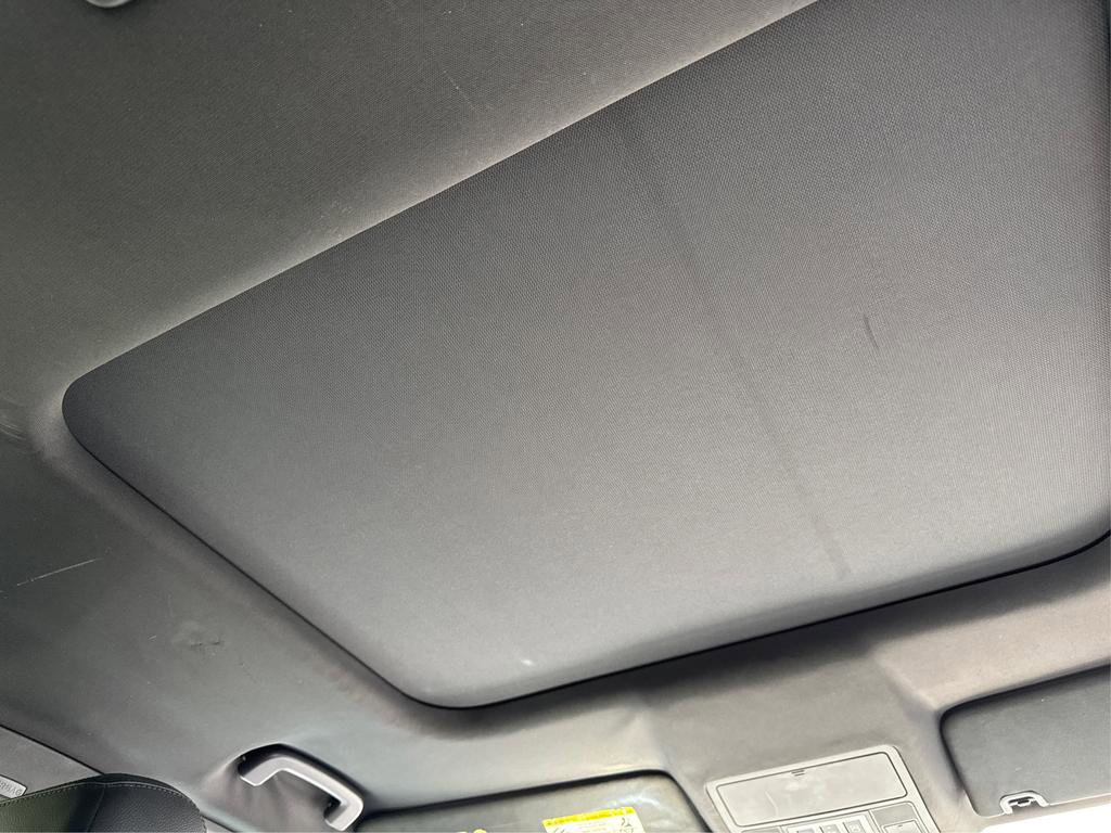 Used 2017 Land Rover Discovery SE image 25