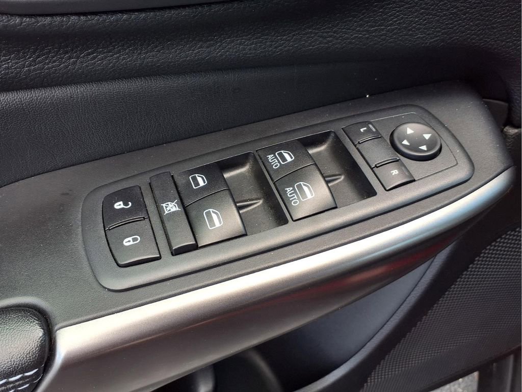 Used 2020 Jeep Cherokee Latitude Plus w/ Cold Weather Group AWD/4WD image 16