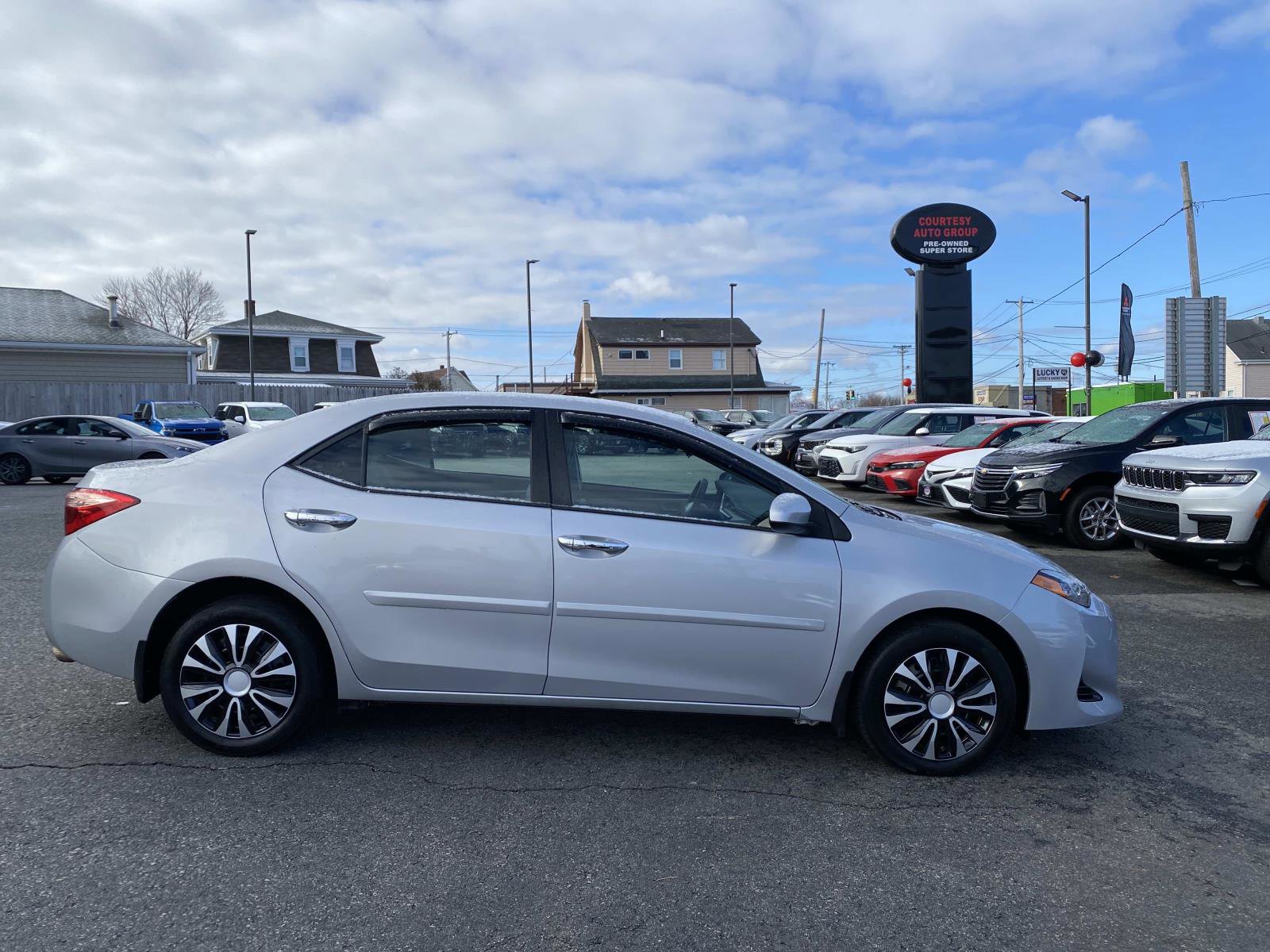 Used 2017 Toyota Corolla LE image 6