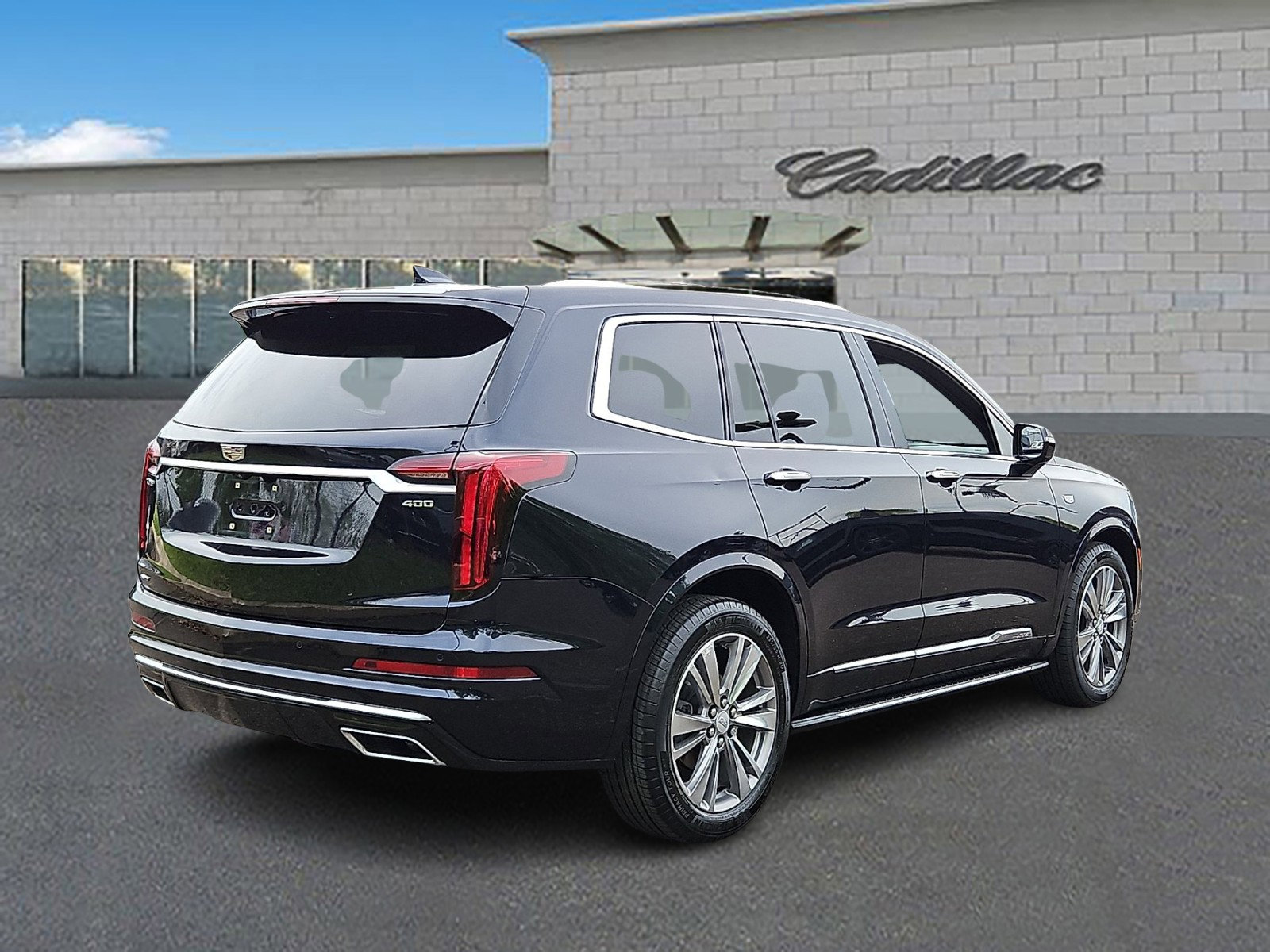 Used 2022 Cadillac XT6 Premium Luxury w/ LPO, Floor Liner Package AWD/4WD image 4