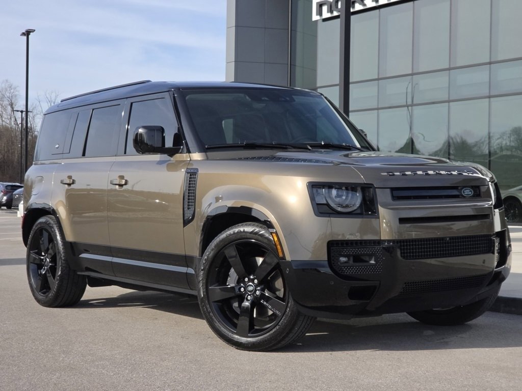 Used 2024 Land Rover Defender 110 X-Dynamic SE image 2