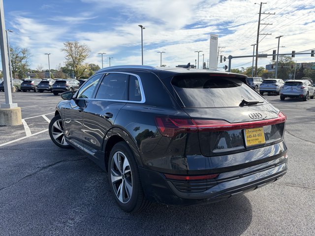 Used 2024 Audi Q8 e-tron Premium Plus AWD/4WD image 3