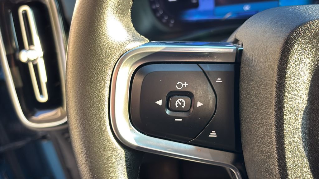 Certified 2024 Volvo XC40 B5 Core image 16