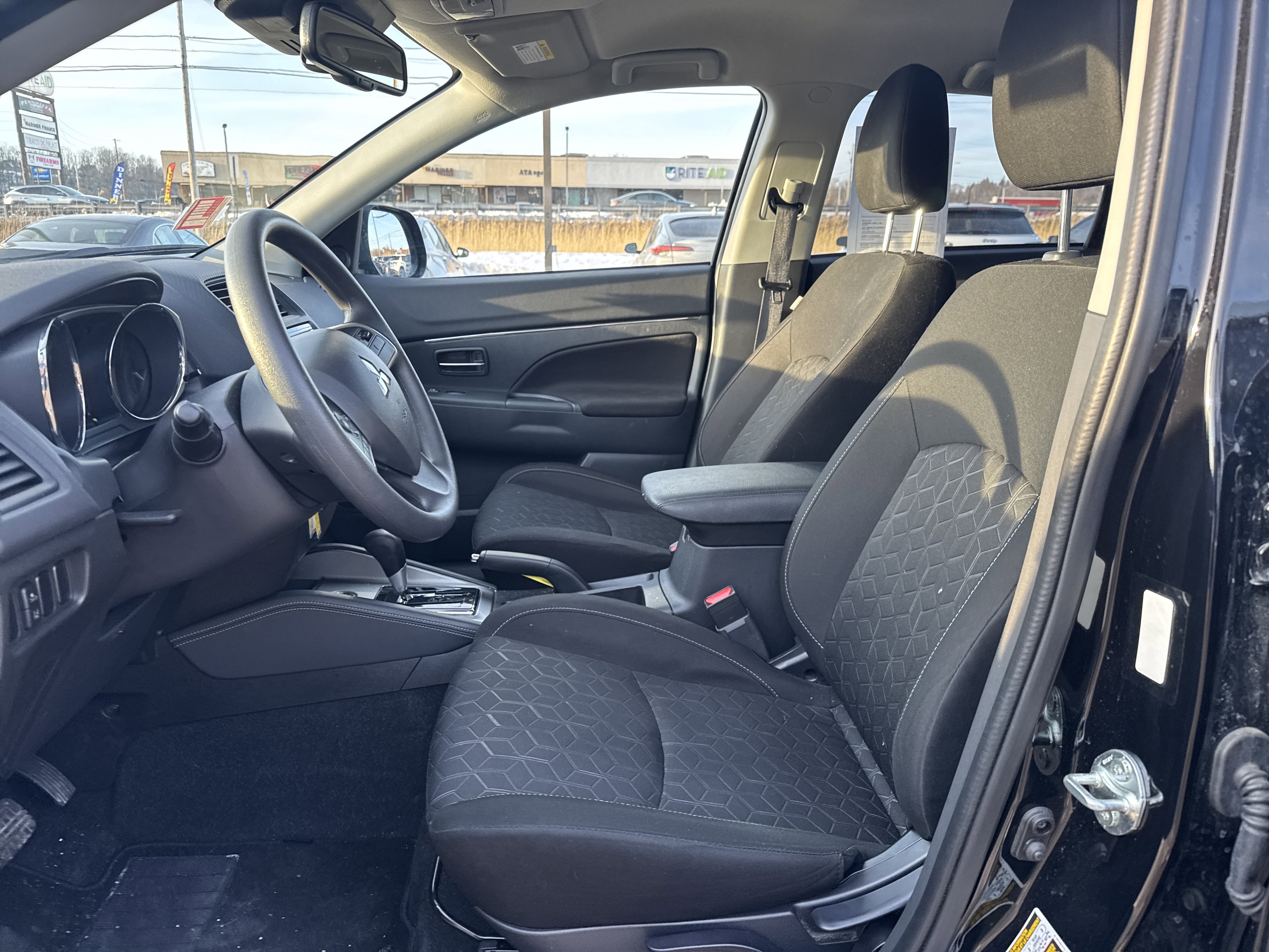 Used 2025 Mitsubishi Outlander Sport ES image 12