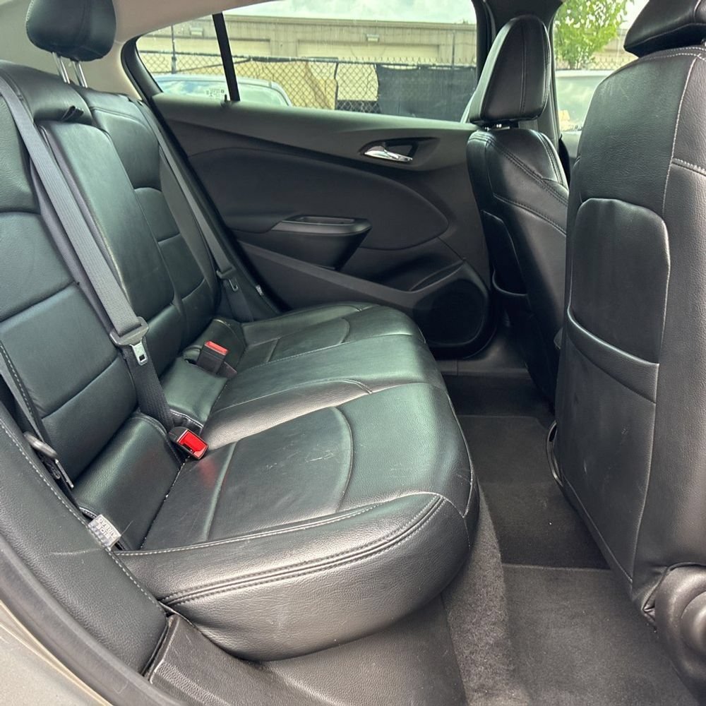 Used 2018 Chevrolet Cruze LT w/ Convenience Package FWD image 11