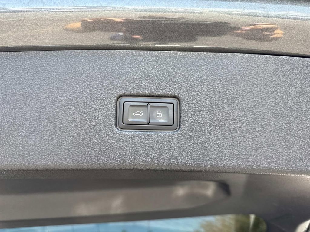 Used 2025 Audi SQ8 Prestige image 12