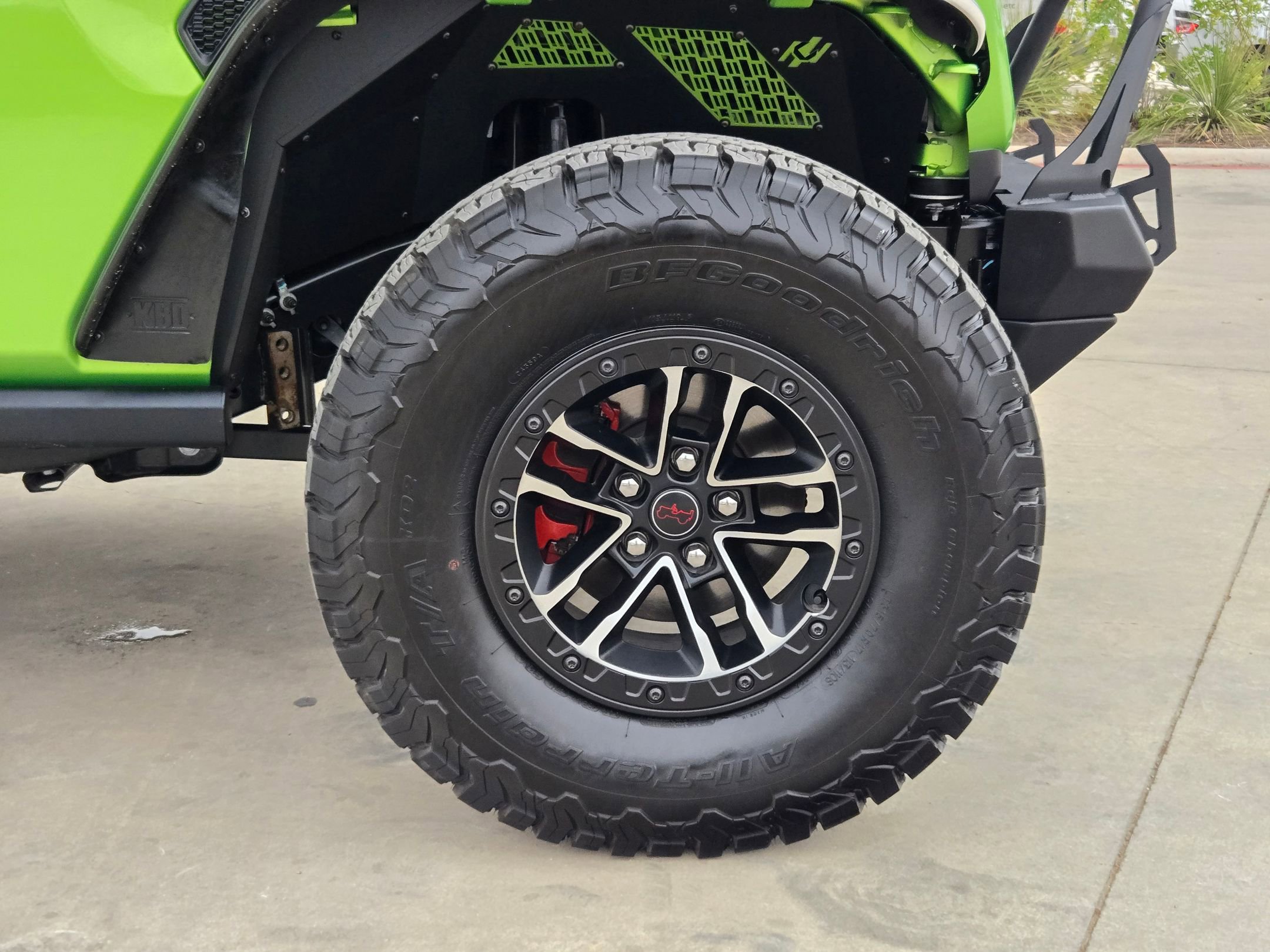 Used 2025 Jeep Wrangler Unlimited Rubicon w/ XTREMEE 35" Tire Package image 33