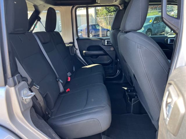 Used 2018 Jeep Wrangler Unlimited Sahara image 14