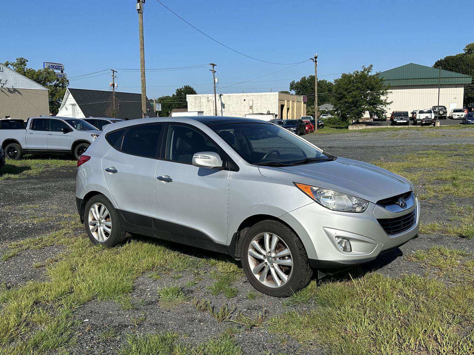 Used 2013 Hyundai Tucson Limited w/ Premium Pkg AWD/4WD image 2