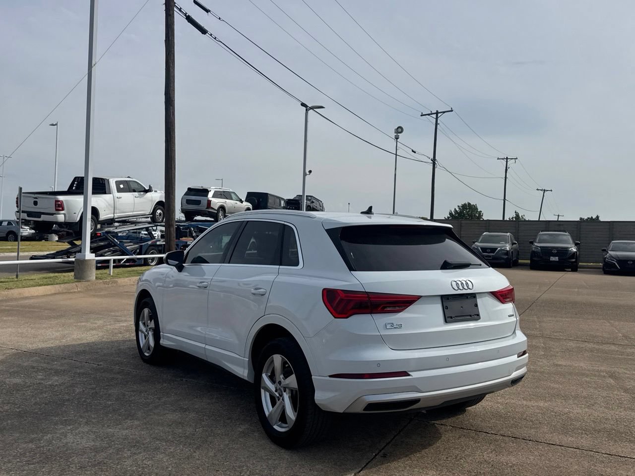 Used 2020 Audi Q3 2.0T Premium w/ Convenience Package AWD/4WD image 14