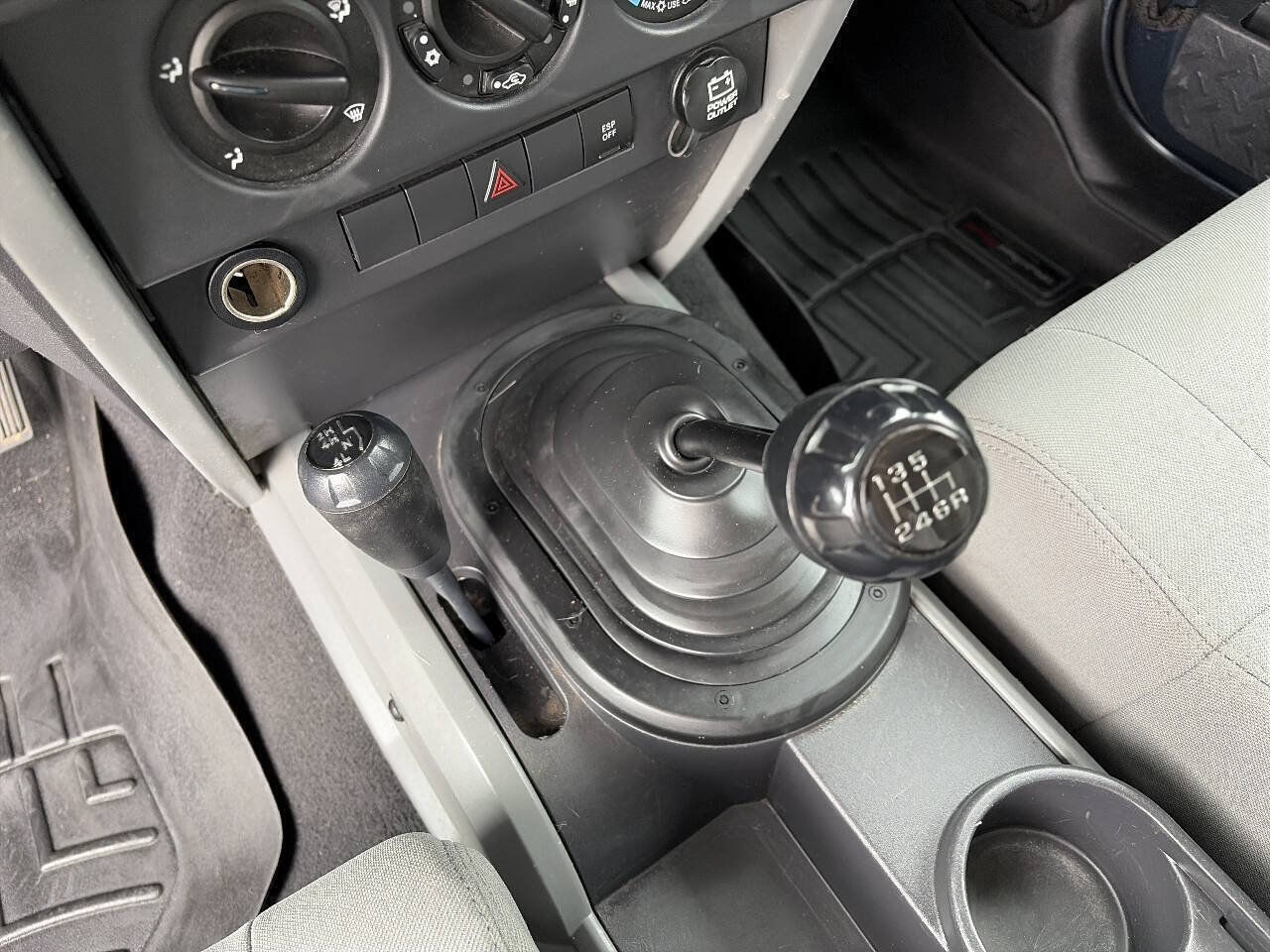 Used 2008 Jeep Wrangler Unlimited Sahara AWD/4WD image 31