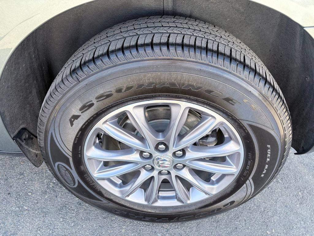 Used 2024 Buick Enclave Essence FWD image 25