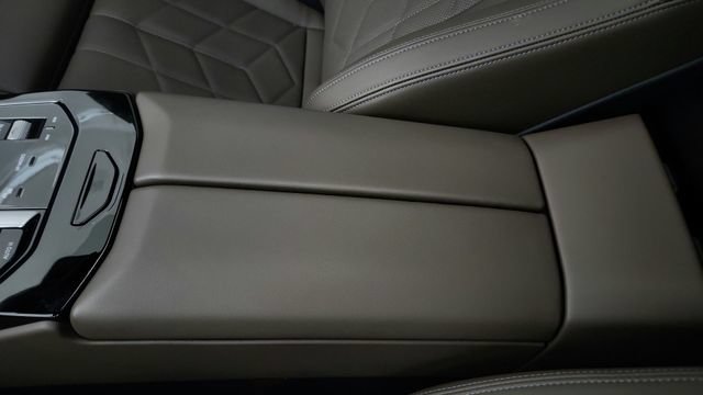 Used 2026 BMW i5 eDrive40 AWD/4WD image 85