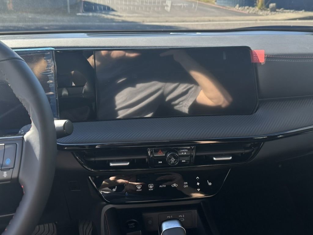 New 2026 Nissan Kicks SR w/ Illumination Package image 17