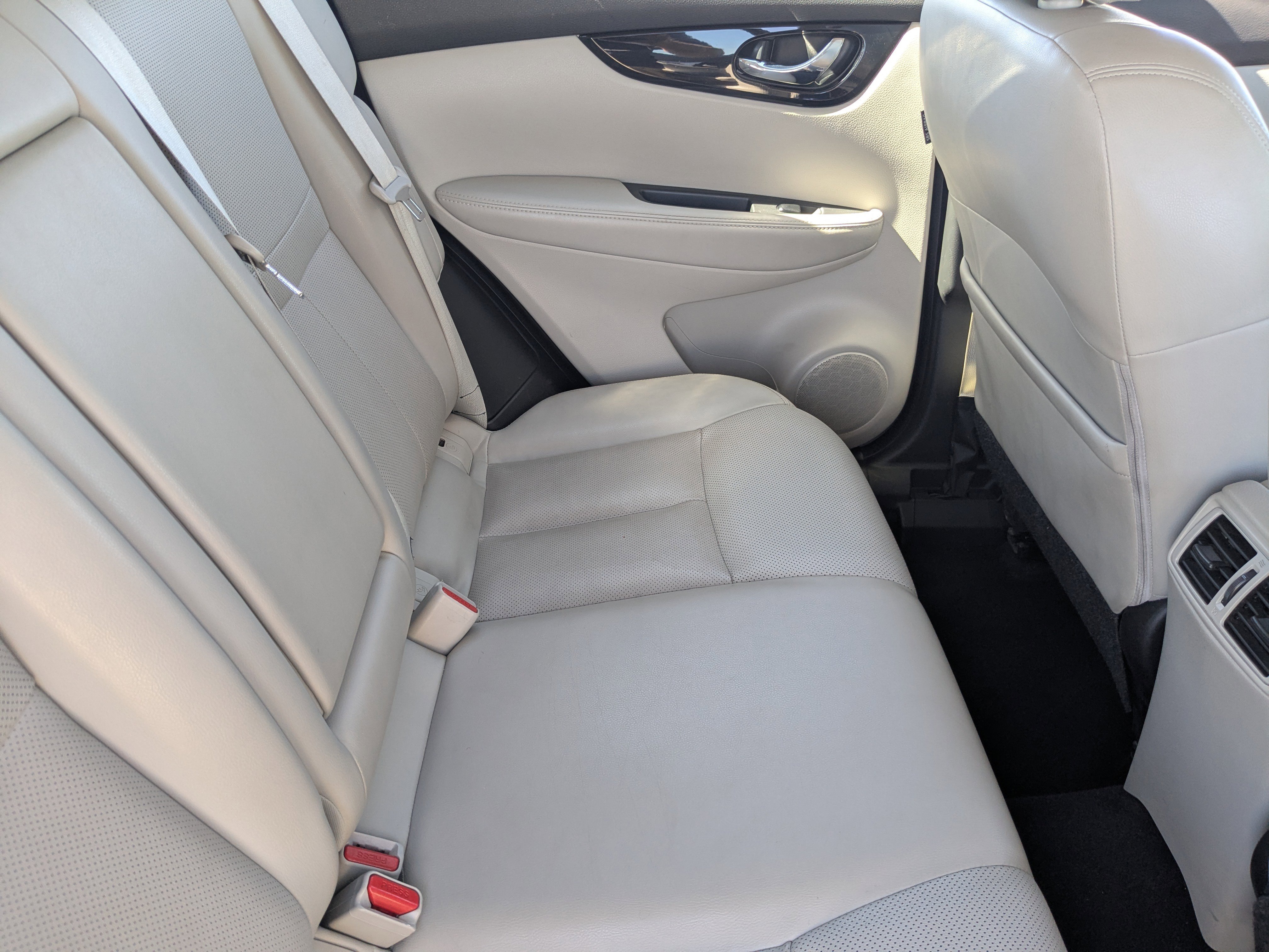 Used 2022 Nissan Rogue Sport SL w/ Premium Package image 26