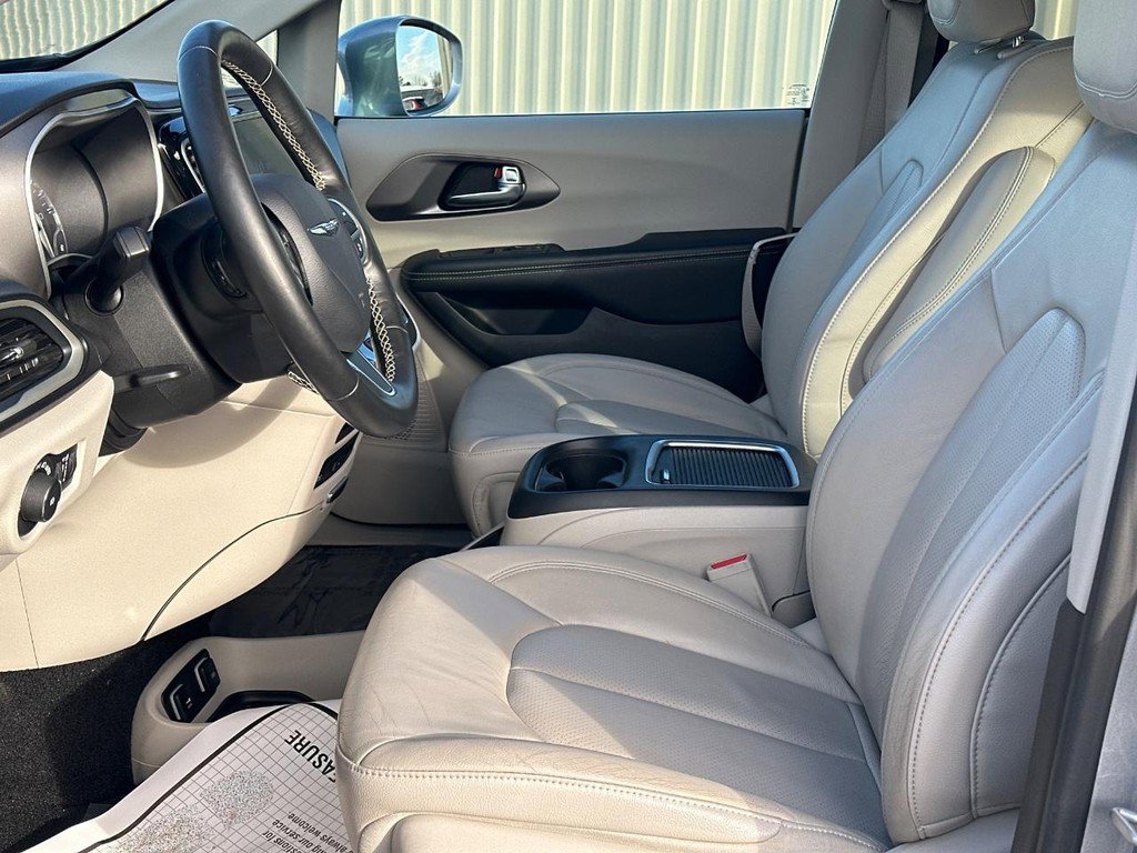 Used 2020 Chrysler Pacifica Touring-L Plus w/ Tire & Wheel Group FWD image 20